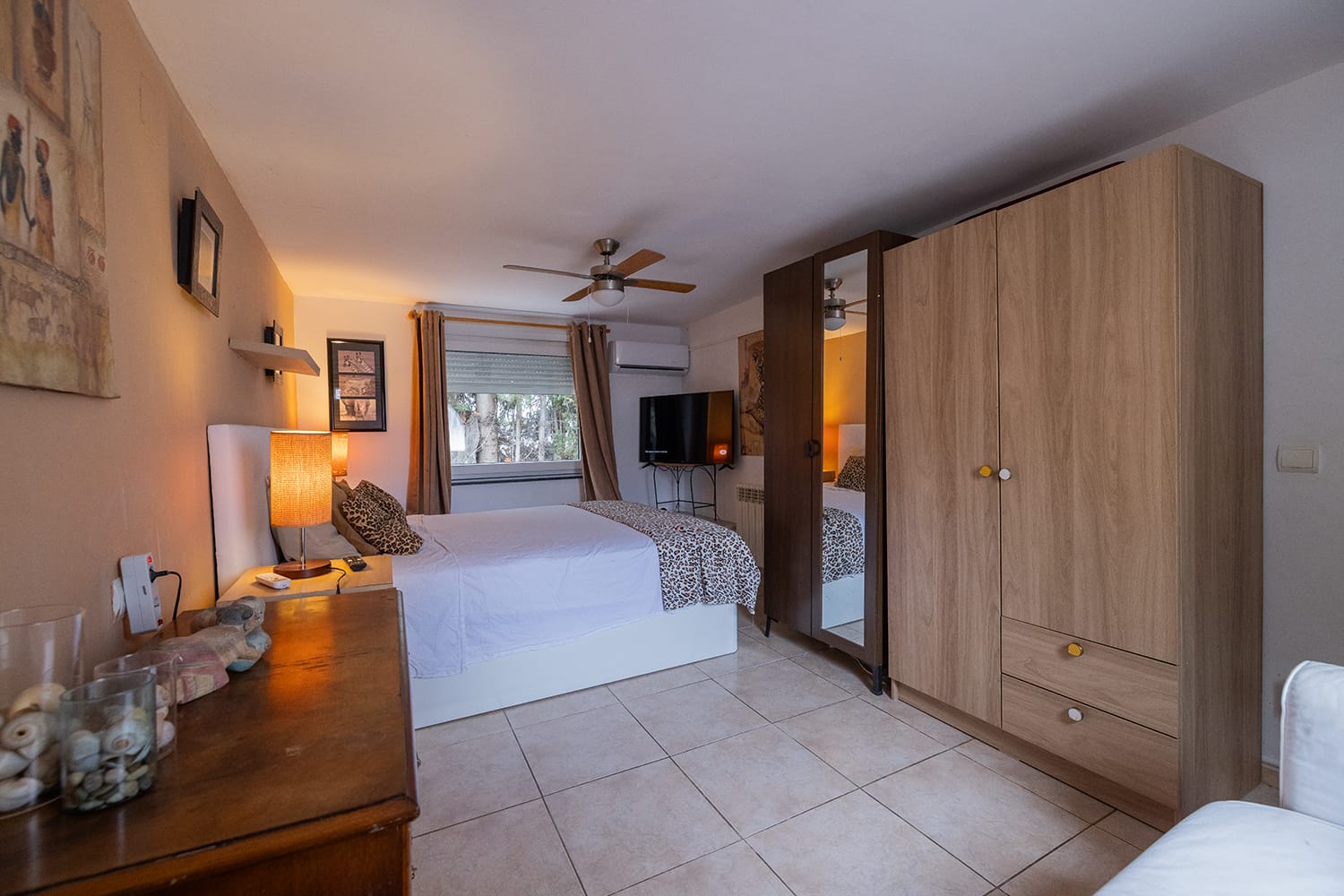One double bedroom downstairs